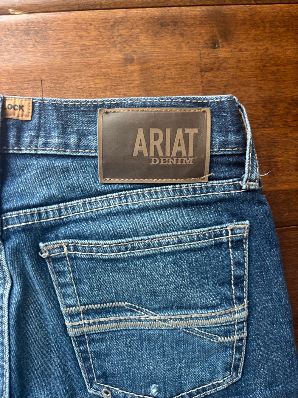 Ariat Men’s Medium Blue Flare Jeans - Picture 8 of 8